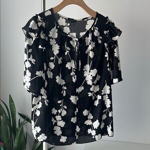 Ann Taylor Black and White Ruffled Blouse floral M